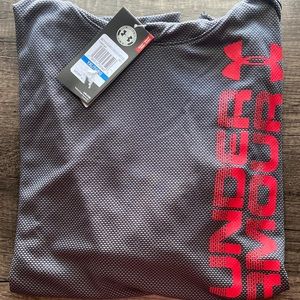 NEW WITH TAGS! Under Armour Loose fit top.